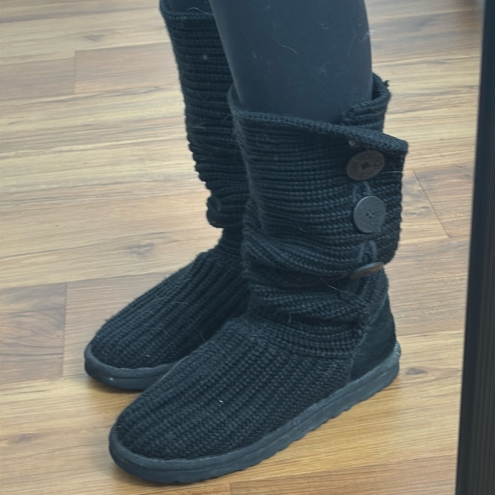 Good condition Ugg classic cardi knit boots